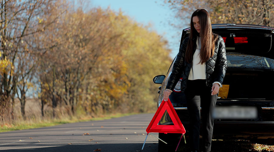 Fahrzeug und Personen sichern. 